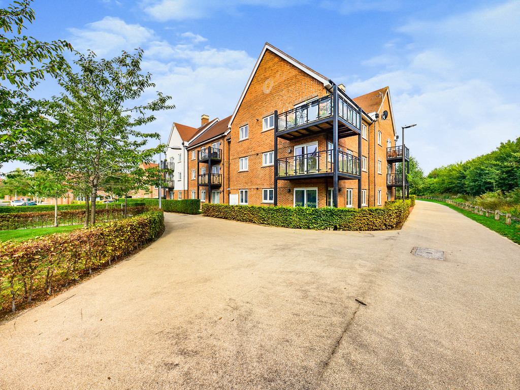 2 bed apartment for sale in Millpond Lane, Horsham, RH12