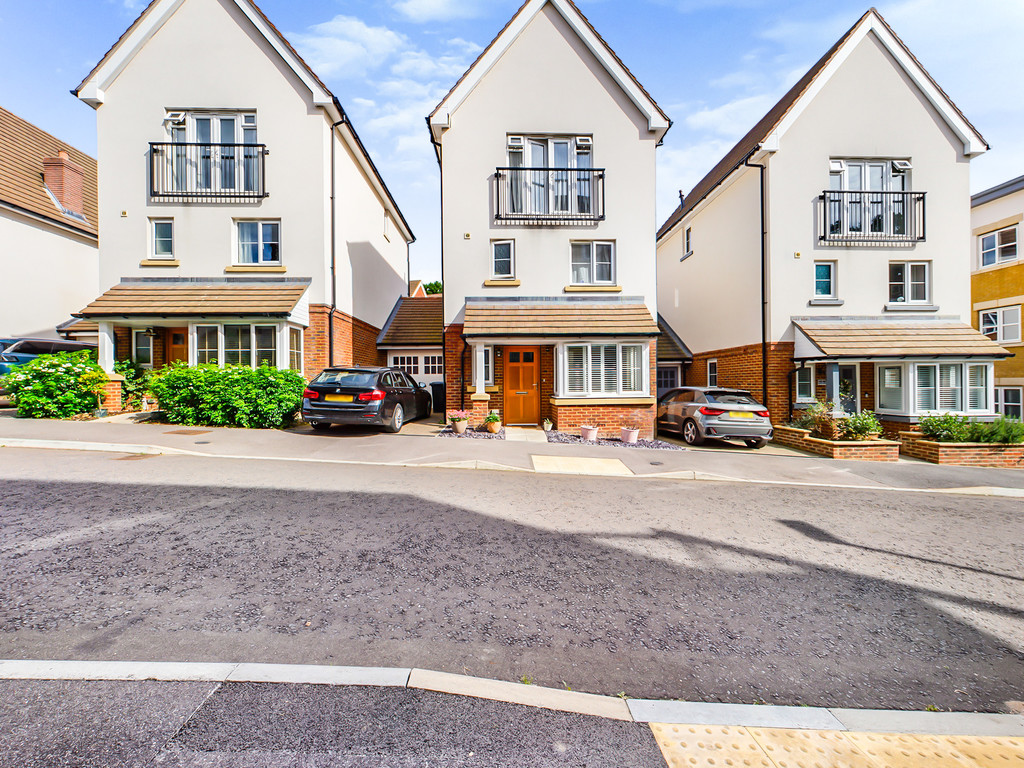 3 bed link detached house for sale in Centenary Way, Haywards Heath  - Property Image 10