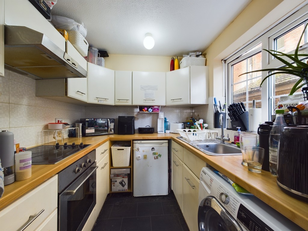 1 bed apartment for sale in Chiltern Court, Horsham  - Property Image 3