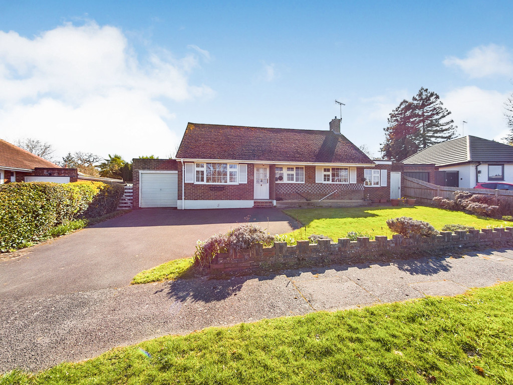 3 bed detached bungalow for sale in Trundle Mead, Horsham  - Property Image 11