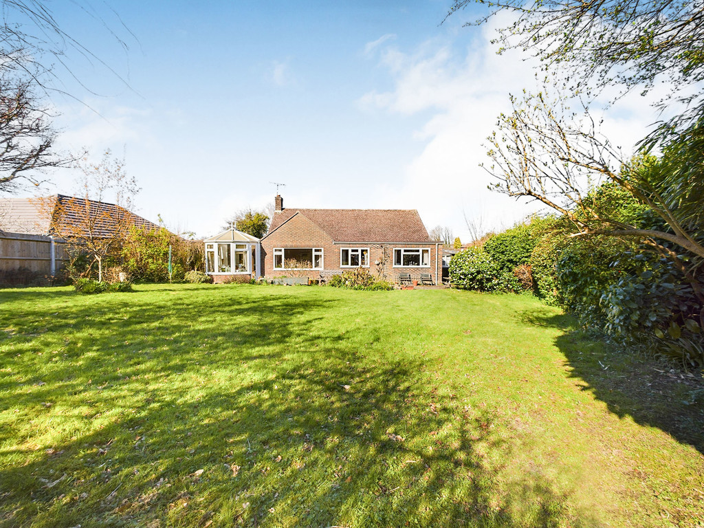3 bed detached bungalow for sale in Trundle Mead, Horsham  - Property Image 12