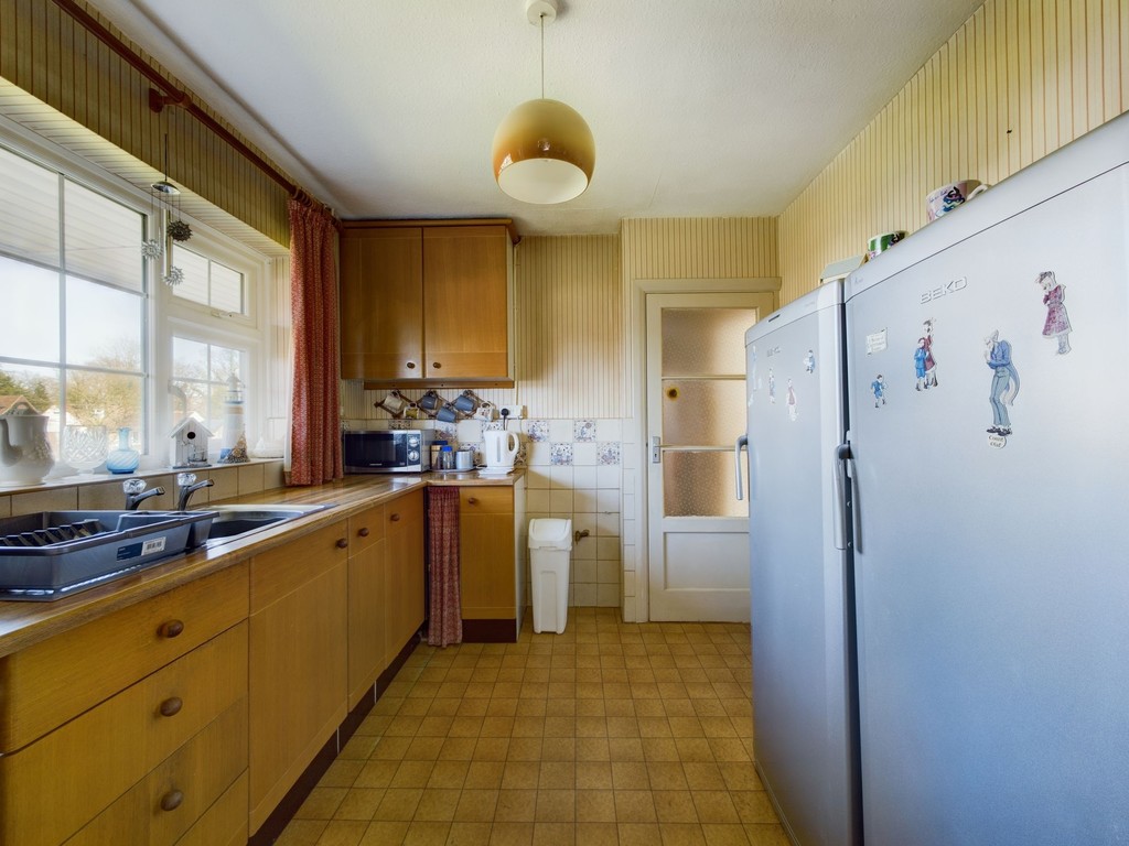3 bed detached bungalow for sale in Trundle Mead, Horsham  - Property Image 5