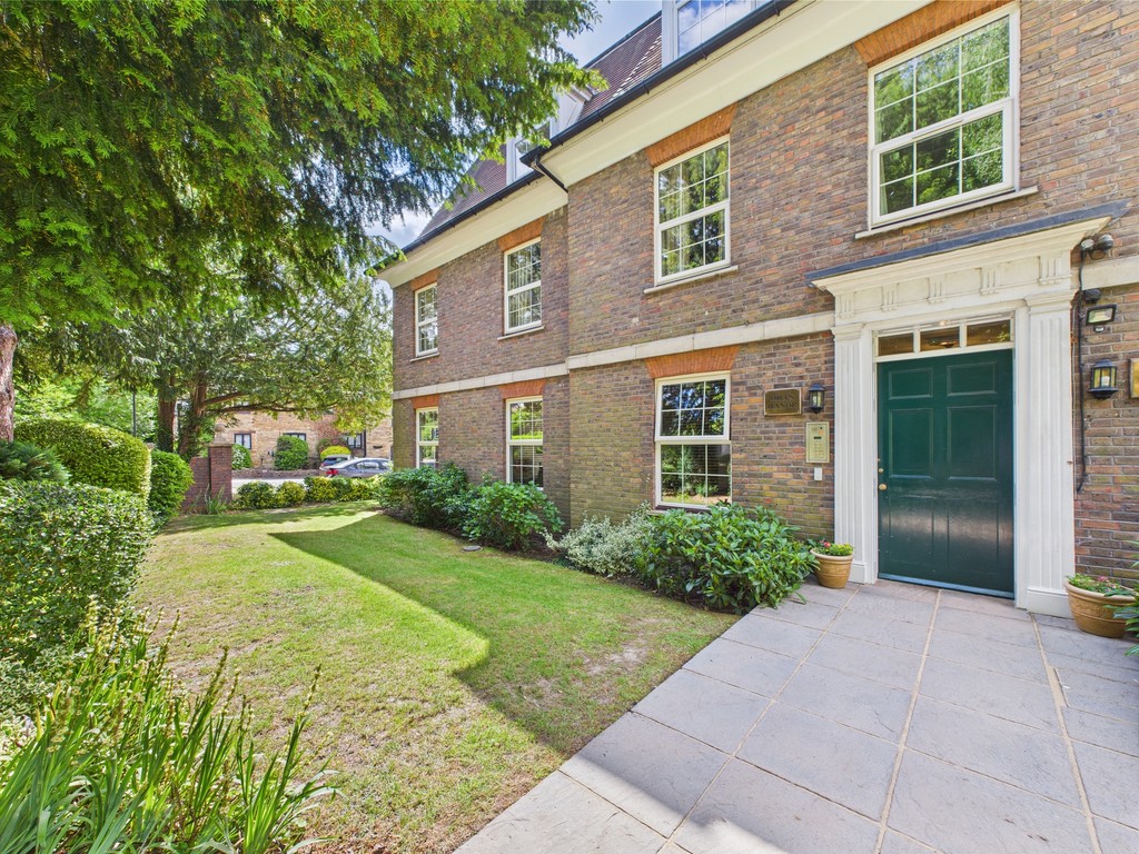 2 bed for sale in Guildford Road, Horsham  - Property Image 1