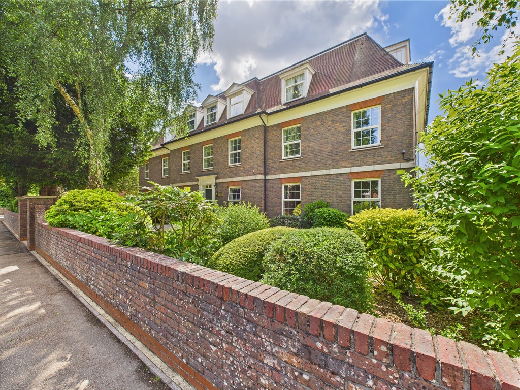 2 bed for sale in Guildford Road, Horsham  - Property Image 16