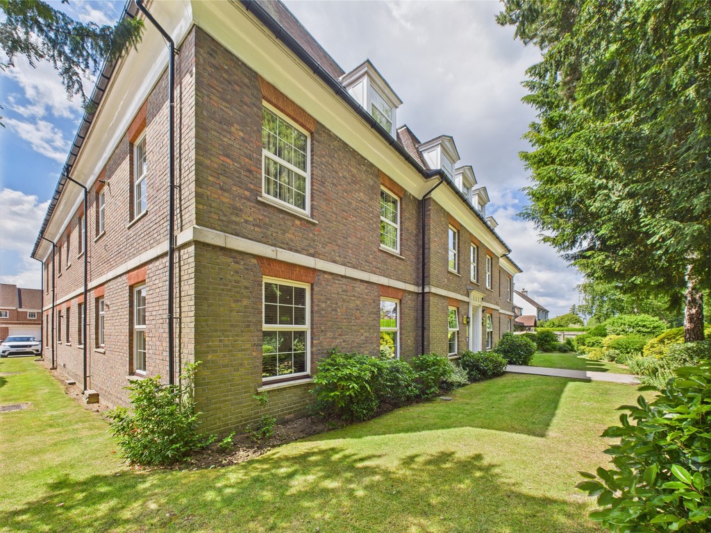 2 bed for sale in Guildford Road, Horsham  - Property Image 17