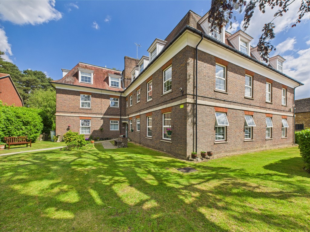 2 bed for sale in Guildford Road, Horsham  - Property Image 7