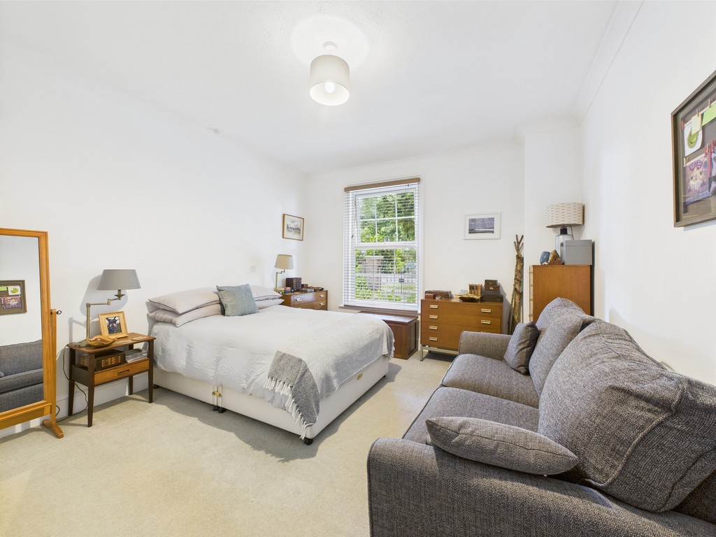 2 bed for sale in Guildford Road, Horsham  - Property Image 4