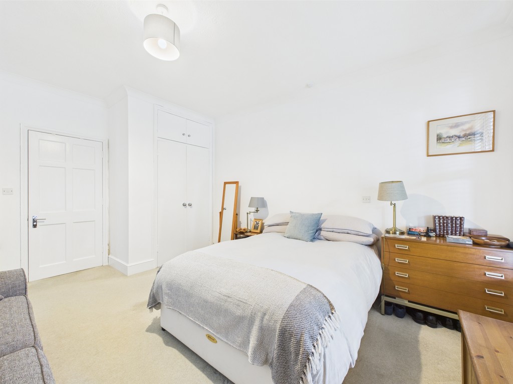 2 bed for sale in Guildford Road, Horsham  - Property Image 12