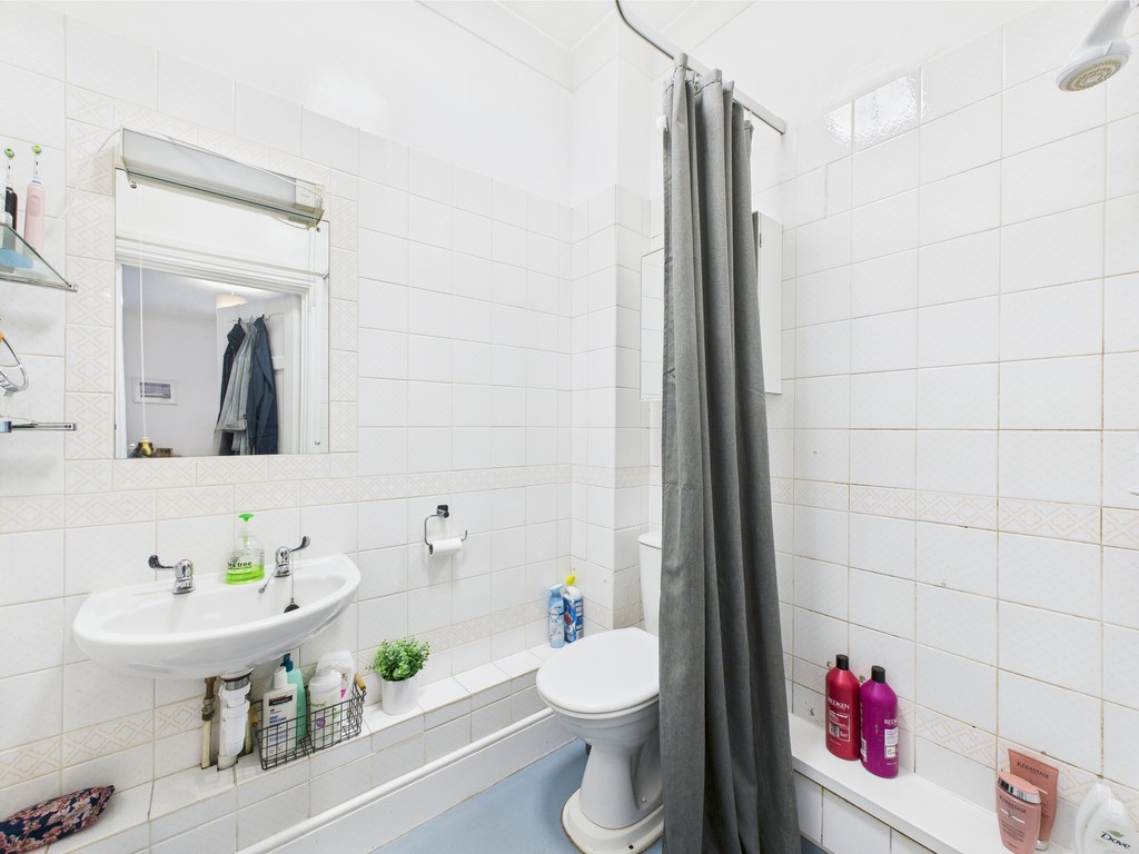 2 bed for sale in Guildford Road, Horsham  - Property Image 5