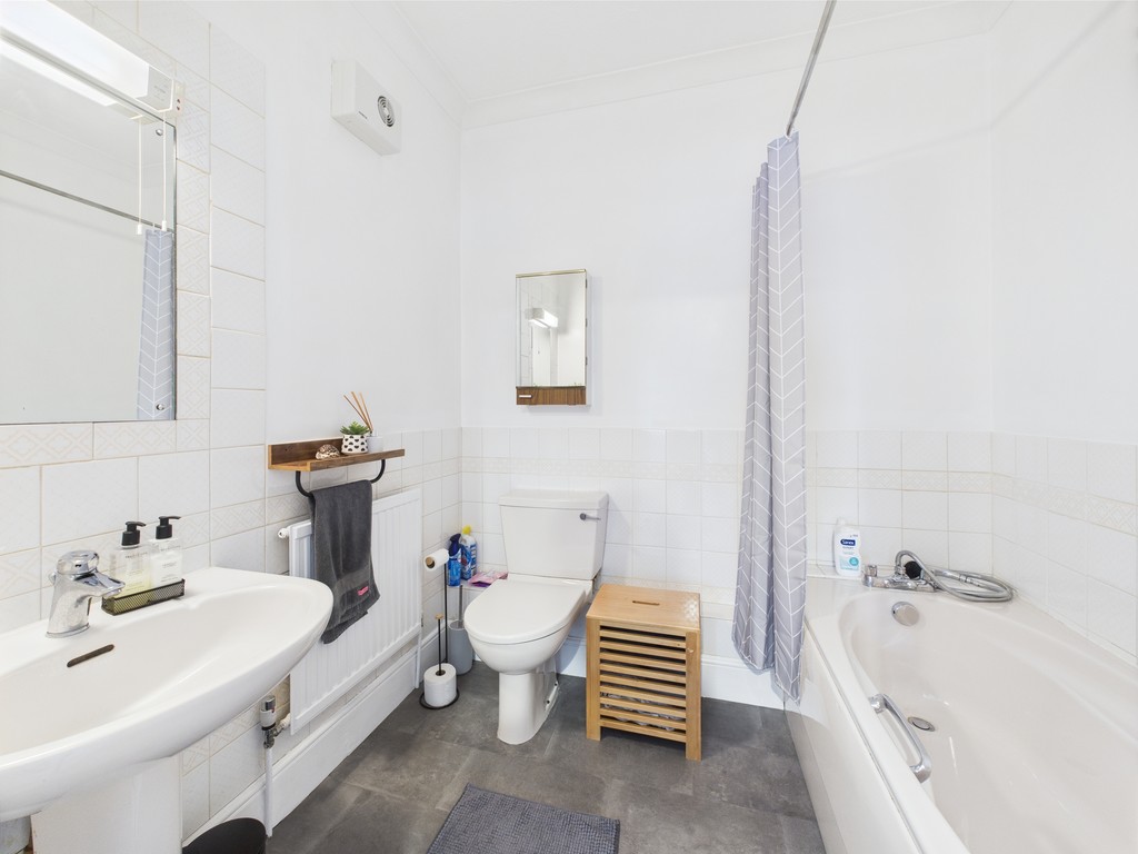 2 bed for sale in Guildford Road, Horsham  - Property Image 13