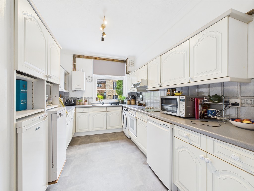 2 bed for sale in Guildford Road, Horsham  - Property Image 3