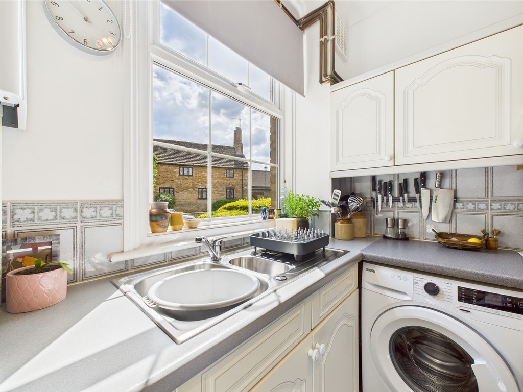 2 bed for sale in Guildford Road, Horsham  - Property Image 10