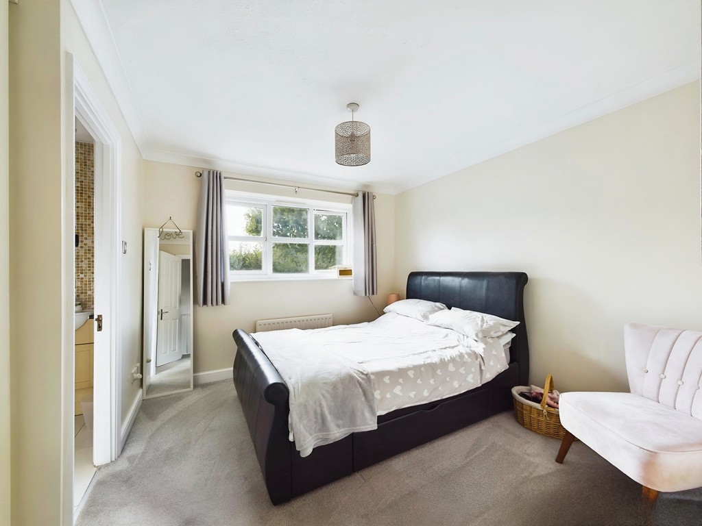 3 bed detached house for sale in Sloughbrook Close, Horsham  - Property Image 4