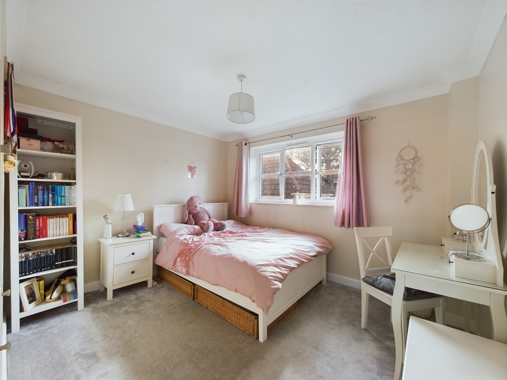 3 bed detached house for sale in Sloughbrook Close, Horsham  - Property Image 6