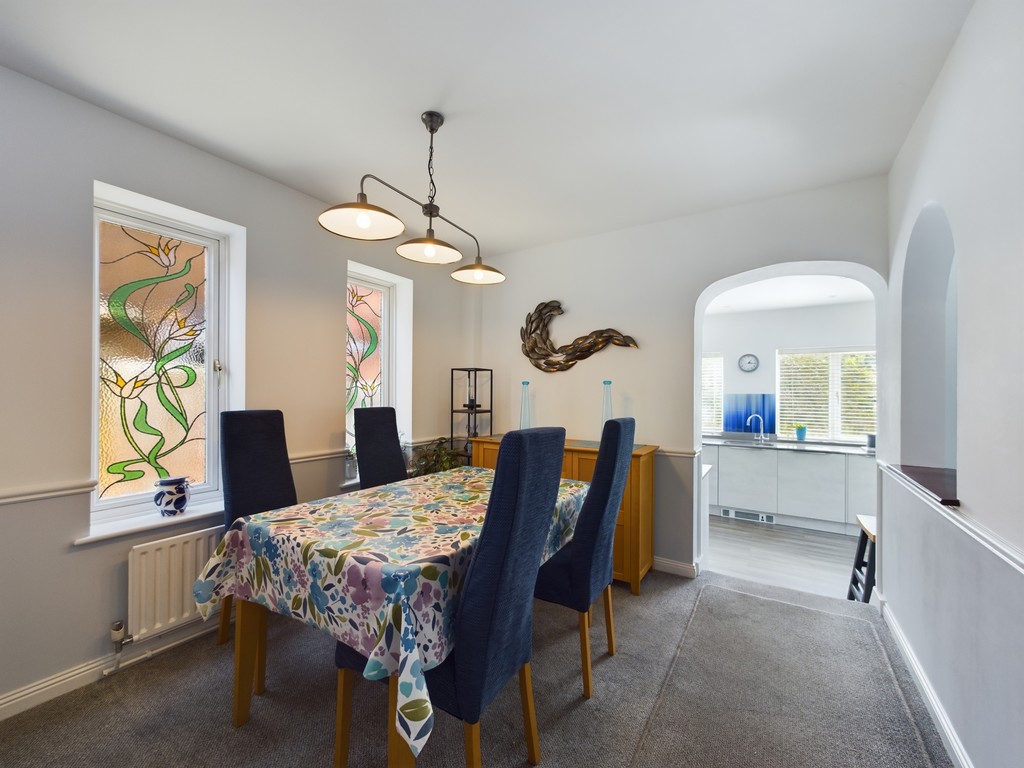 4 bed detached house for sale in Tennyson Close, Horsham  - Property Image 3