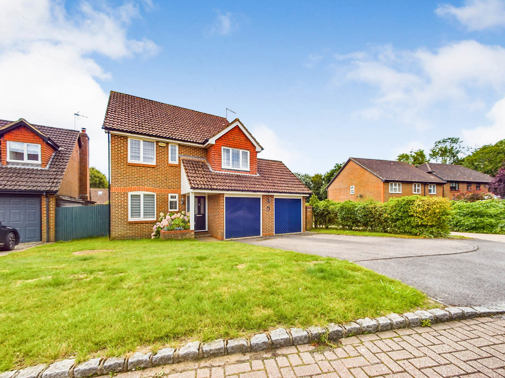 4 bed detached house for sale in Tennyson Close, Horsham  - Property Image 1