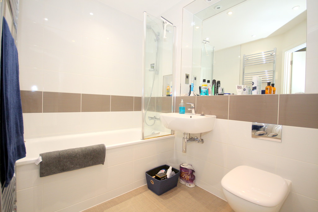 2 bed apartment to rent in Highwood House  - Property Image 10