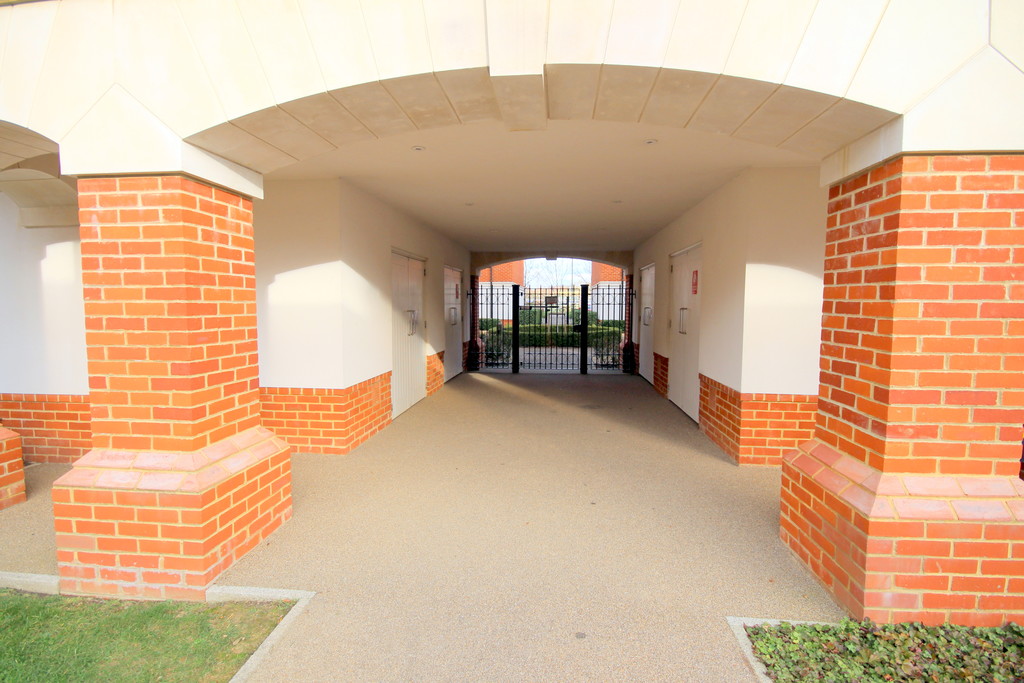 2 bed apartment to rent in Highwood House  - Property Image 11