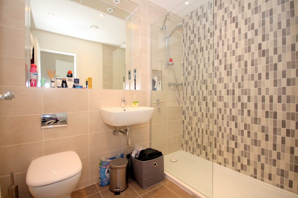2 bed apartment to rent in Highwood House  - Property Image 8