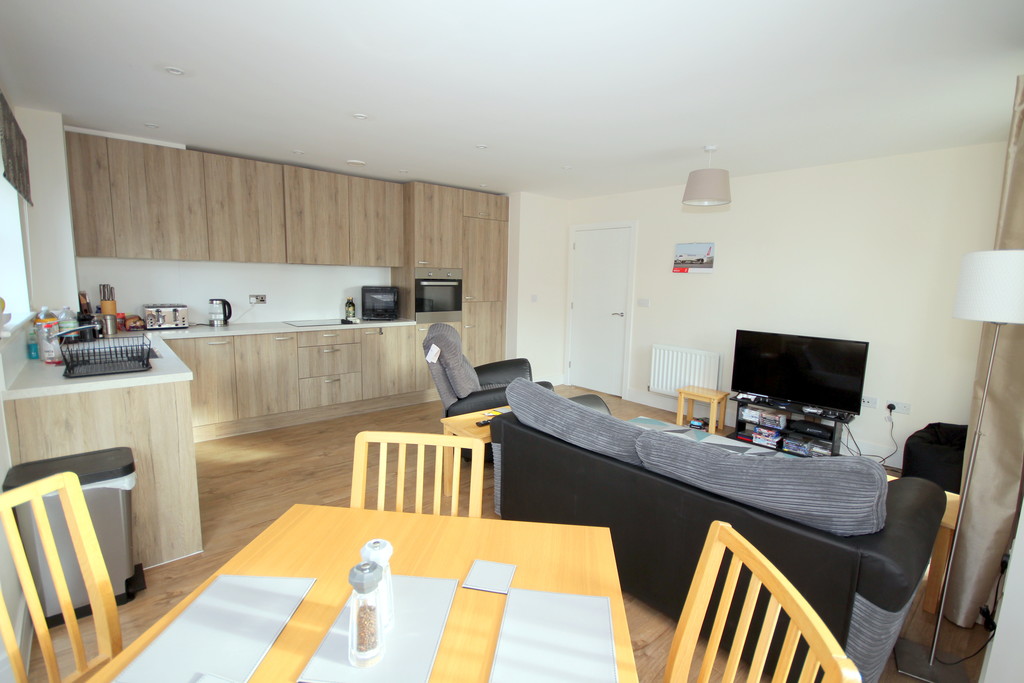 2 bed apartment to rent in Highwood House  - Property Image 12