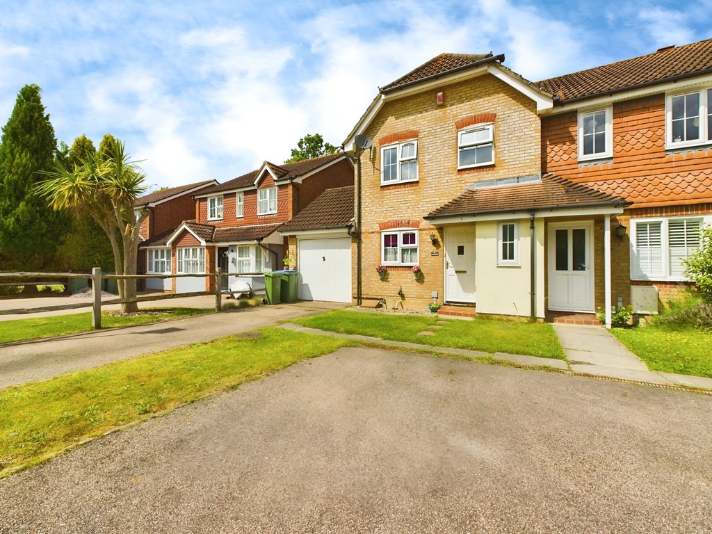 3 bed end of terrace house for sale in Ropeland Way, Horsham  - Property Image 12