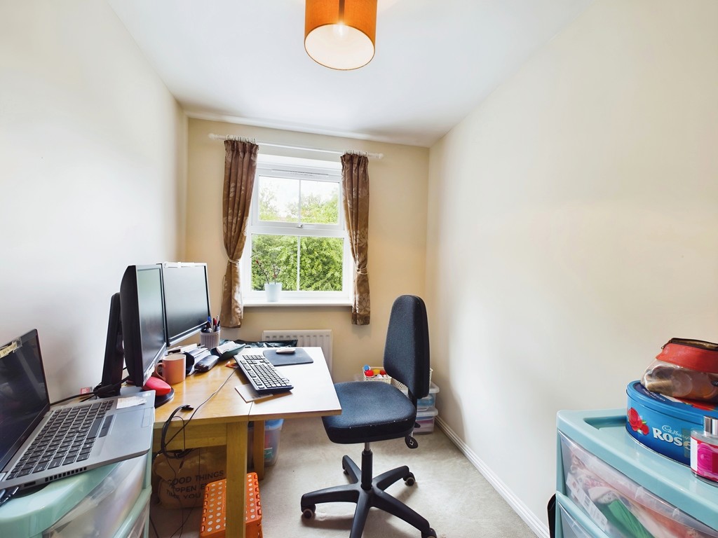 3 bed end of terrace house for sale in Ropeland Way, Horsham  - Property Image 9