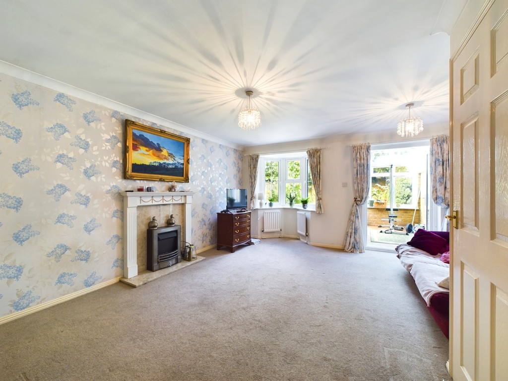 3 bed end of terrace house for sale in Ropeland Way, Horsham  - Property Image 7