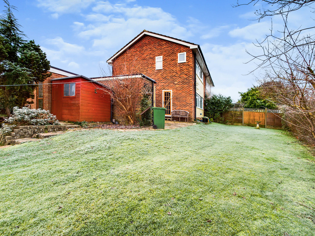 3 bed semi-detached house to rent in Pine Close, Billingshurst  - Property Image 12