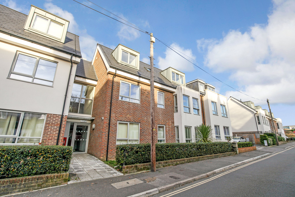 2 bed apartment to rent in Denne Parade, Horsham, RH12