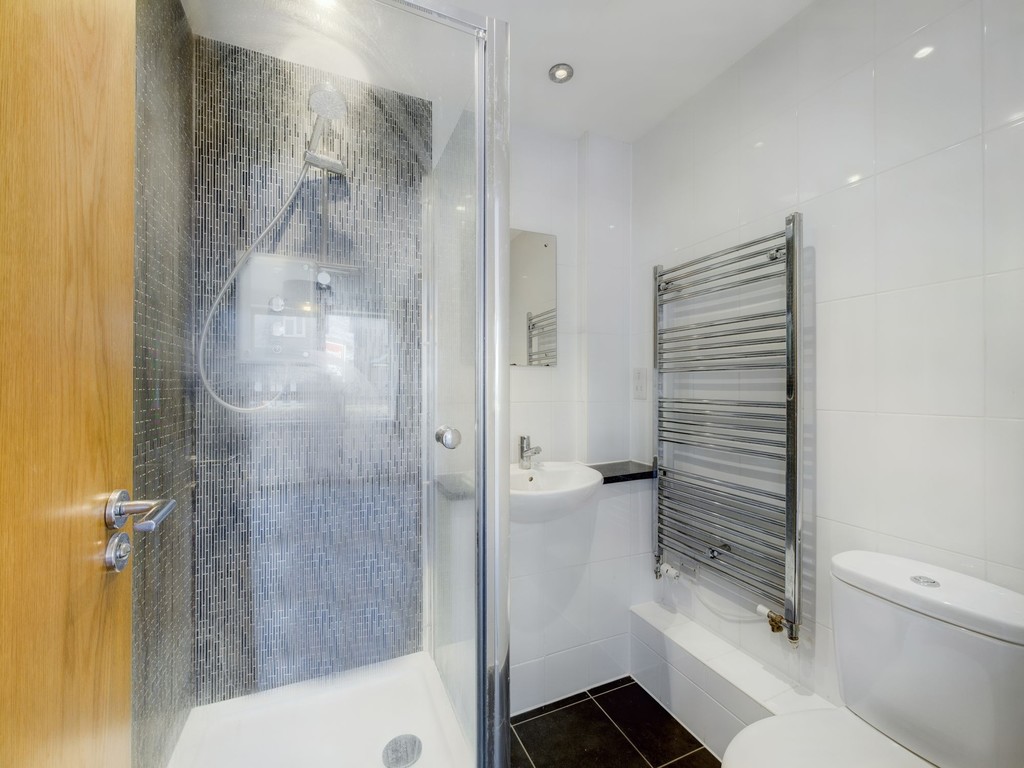 2 bed apartment to rent in Denne Parade, Horsham  - Property Image 6