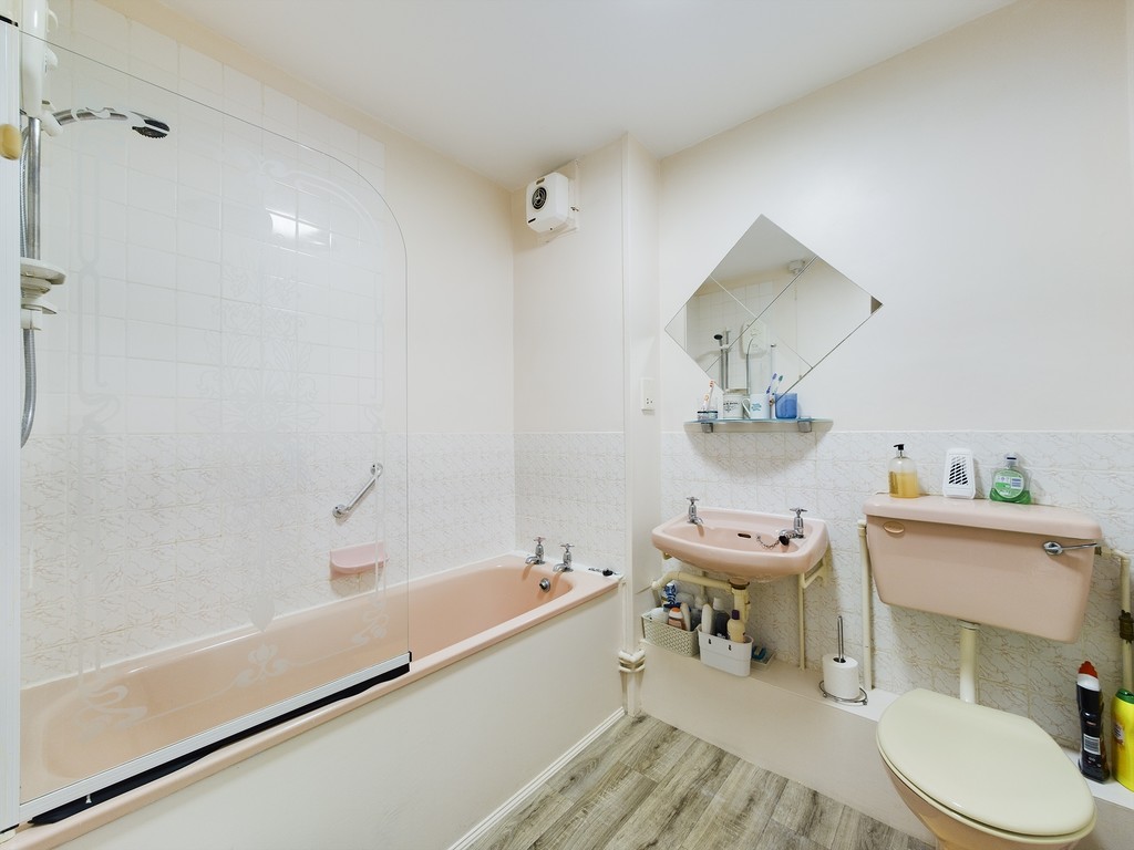 1 bed apartment to rent in Tymperley Court, Horsham  - Property Image 5