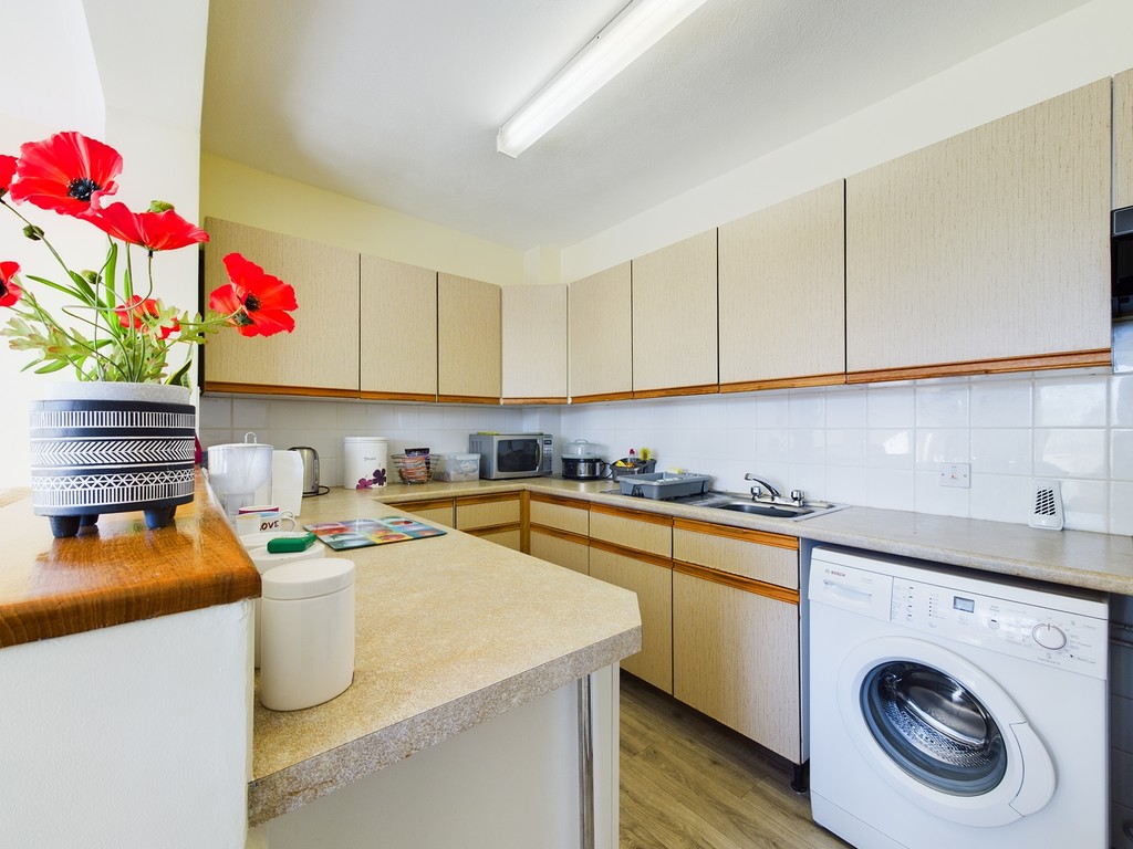 1 bed apartment to rent in Tymperley Court, Horsham  - Property Image 3