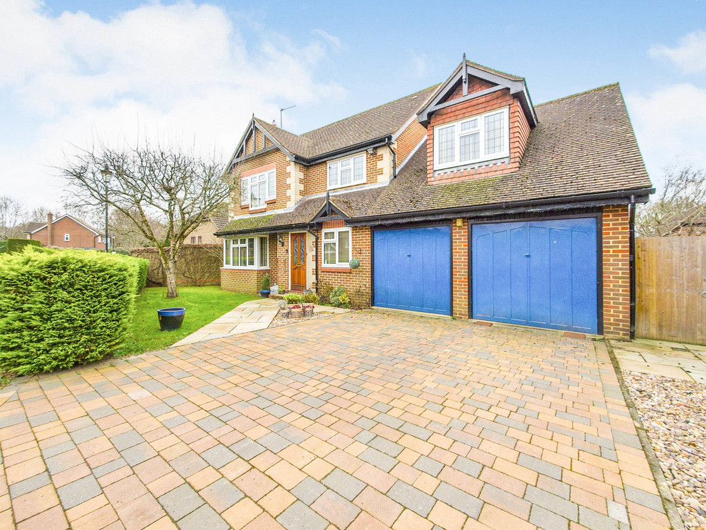 5 bed detached house for sale in Tennyson Close, Horsham  - Property Image 1