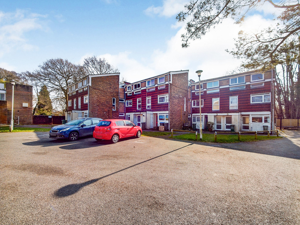 2 bed apartment for sale in South Holmes Road, Horsham  - Property Image 1