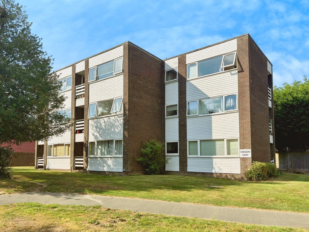 1 bed apartment for sale in Chequers Court, Horsham
