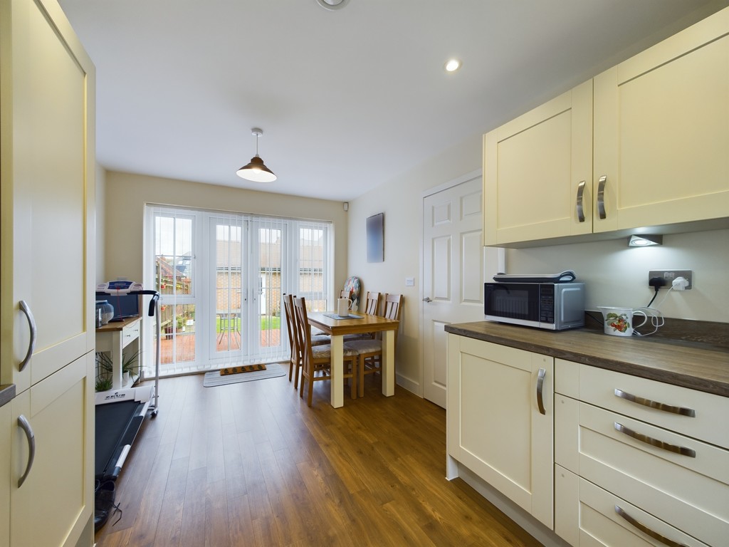 3 bed end of terrace house for sale in Calvert Link, Horsham  - Property Image 8