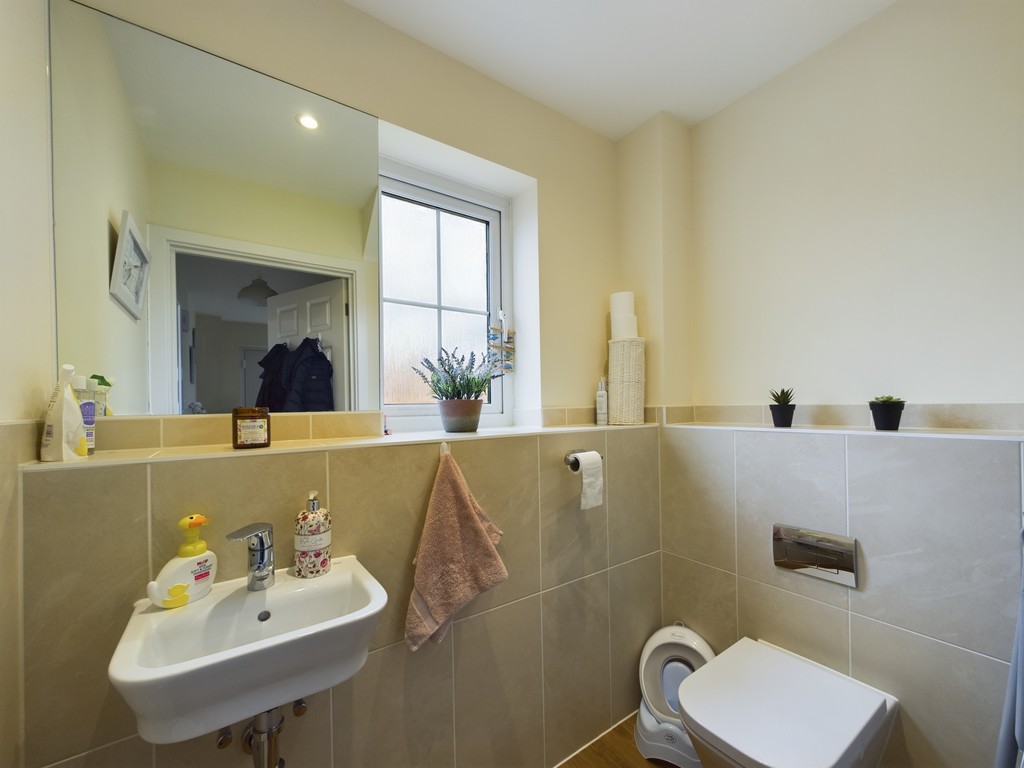 3 bed end of terrace house for sale in Calvert Link, Horsham  - Property Image 13