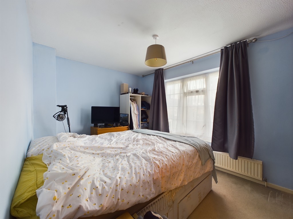 3 bed end of terrace house to rent in Broadwood Close, Horsham  - Property Image 8