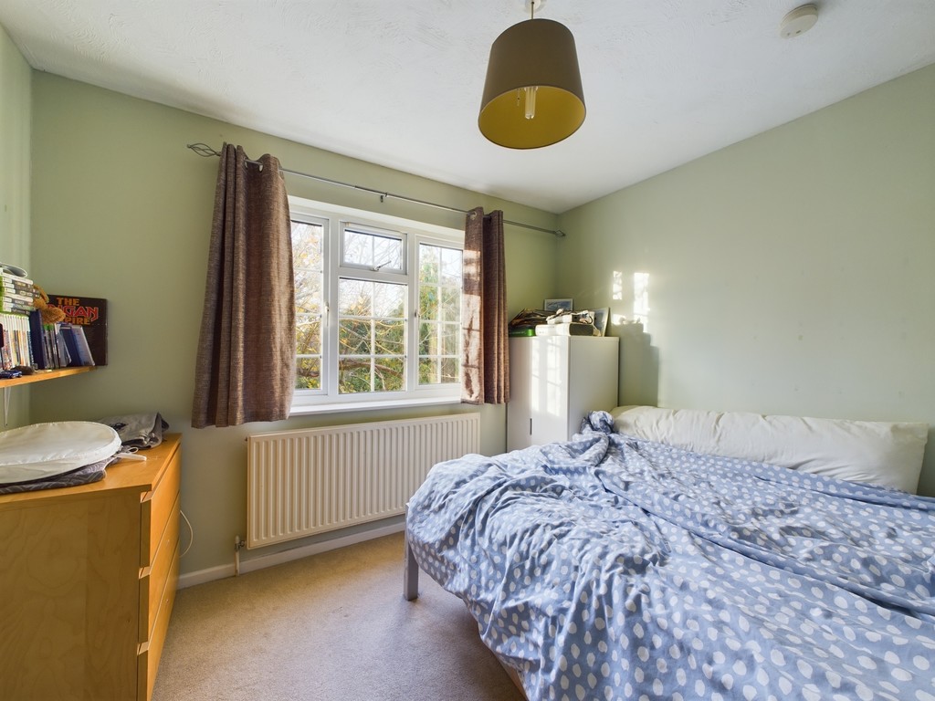 3 bed end of terrace house to rent in Broadwood Close, Horsham  - Property Image 10