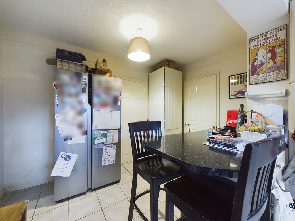 3 bed end of terrace house to rent in Broadwood Close, Horsham  - Property Image 4