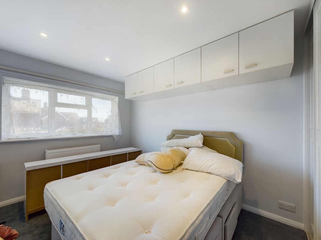 3 bed semi-detached house to rent in Hardy Close, Horsham  - Property Image 10