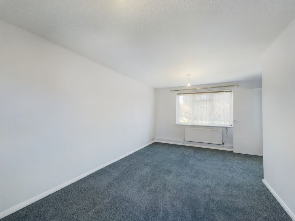 3 bed semi-detached house to rent in Hardy Close, Horsham  - Property Image 4