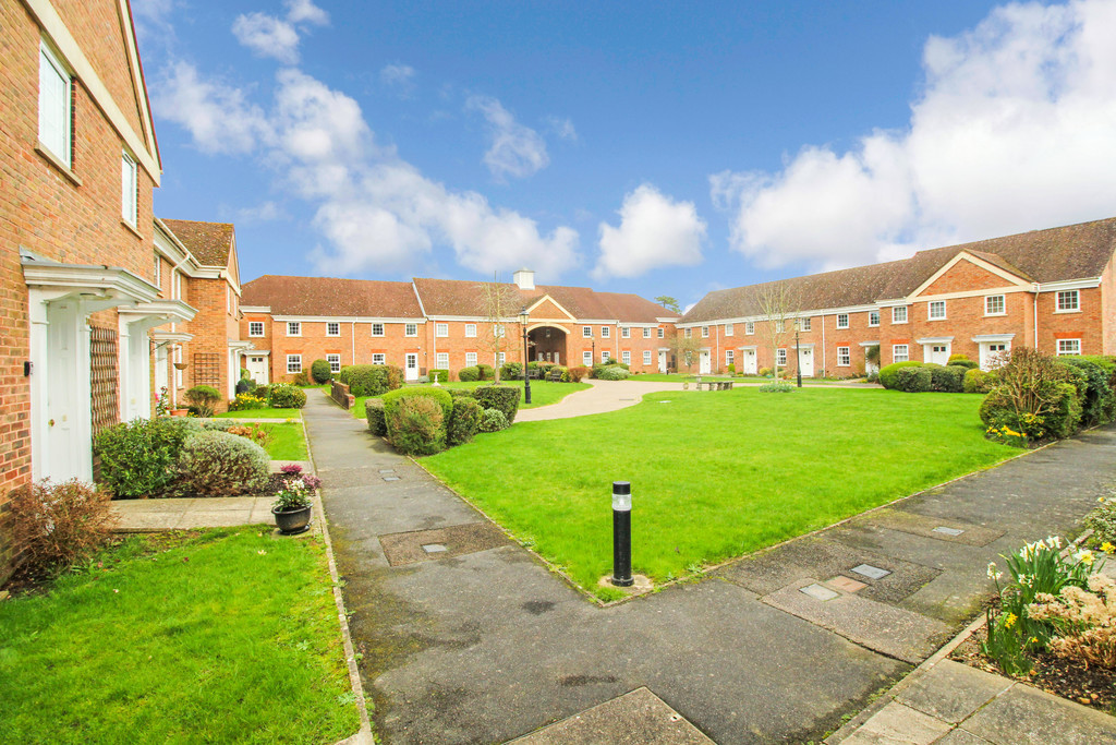 2 bed for sale in Hills Place, Horsham  - Property Image 10
