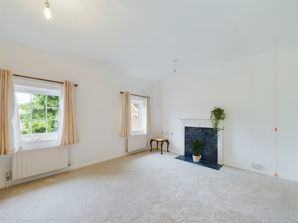 2 bed for sale in Hills Place, Horsham  - Property Image 11