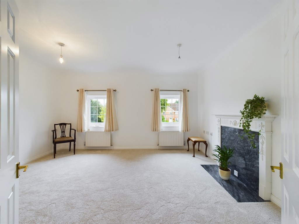 2 bed for sale in Hills Place, Horsham  - Property Image 3