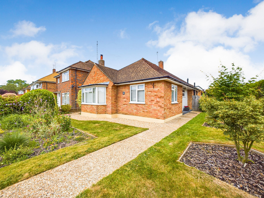 3 bed detached bungalow for sale in Merryfield Drive, Horsham, RH12