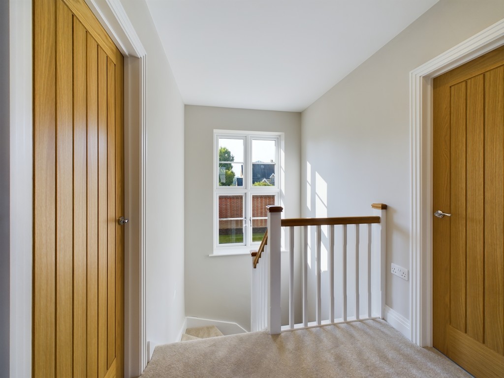 3 bed semi-detached house for sale in Swallows Gate, Mannings Heath  - Property Image 16