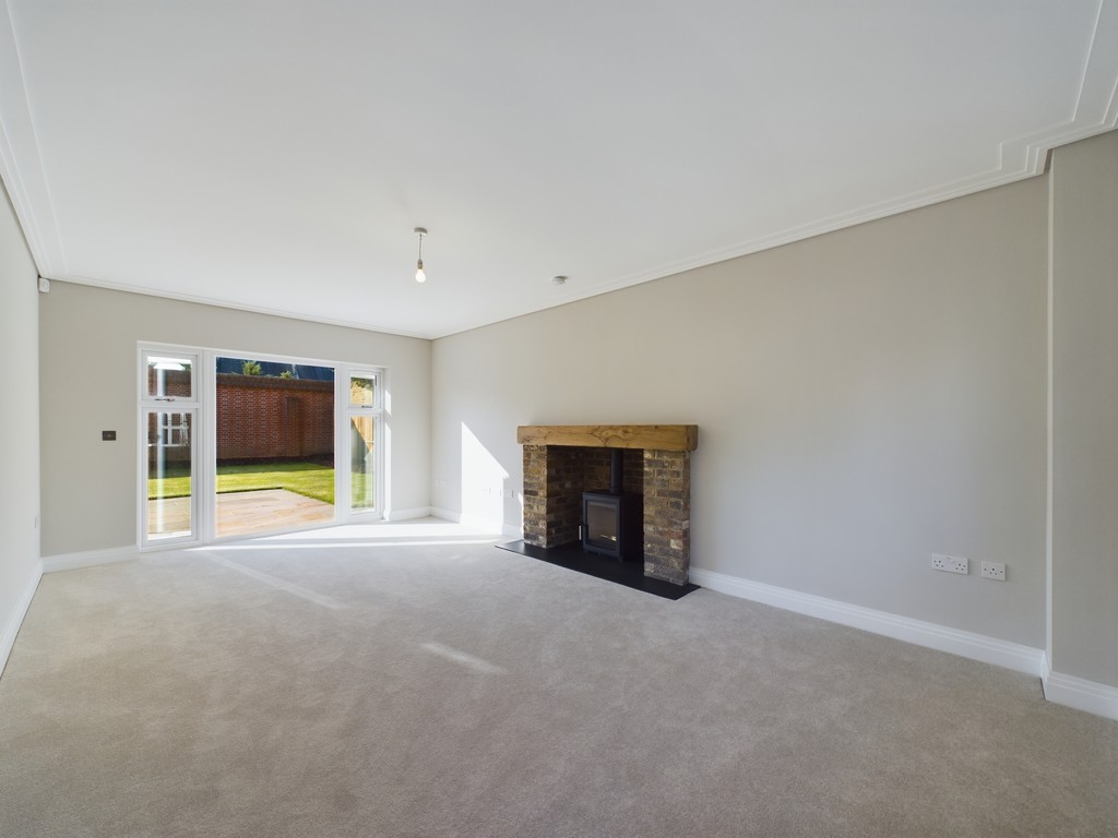 3 bed semi-detached house for sale in Swallows Gate, Mannings Heath  - Property Image 3