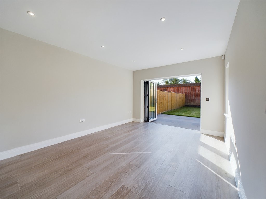 3 bed semi-detached house for sale in Swallows Gate, Mannings Heath  - Property Image 5