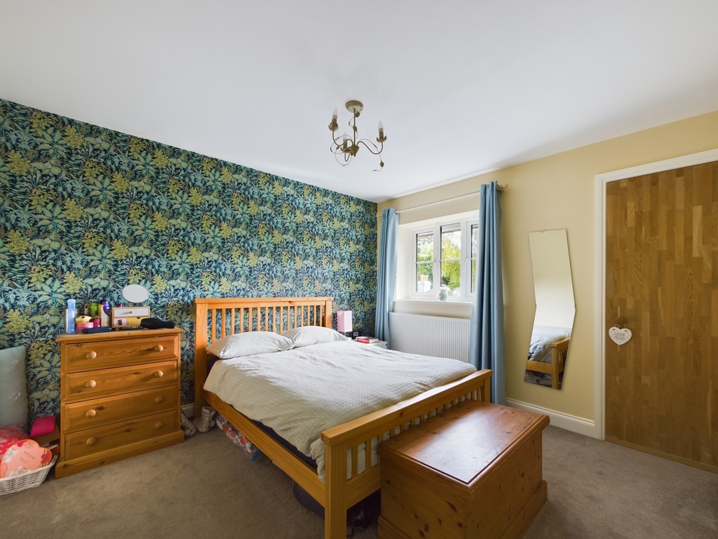 2 bed apartment for sale in Fishers Court, Horsham  - Property Image 2